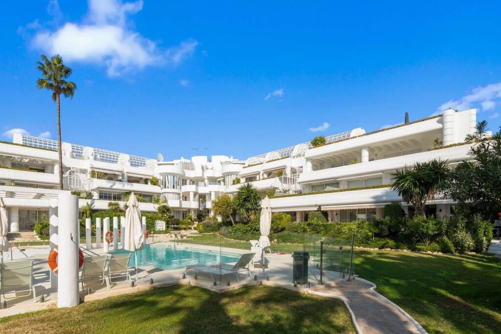 Apartment in New Golden Mile